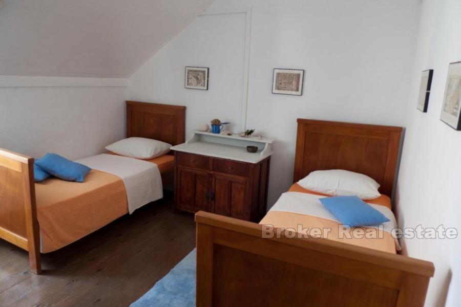 Odnowiony stary dom z kamienia, na sprzedaż