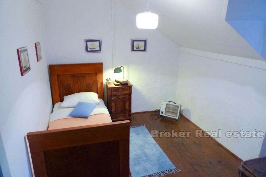 Odnowiony stary dom z kamienia, na sprzedaż