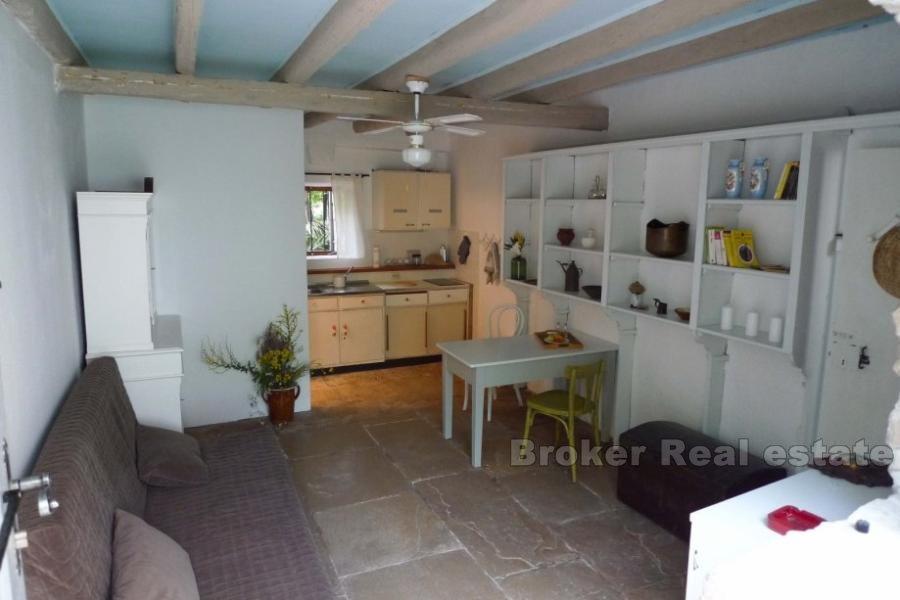 Odnowiony stary dom z kamienia, na sprzedaż