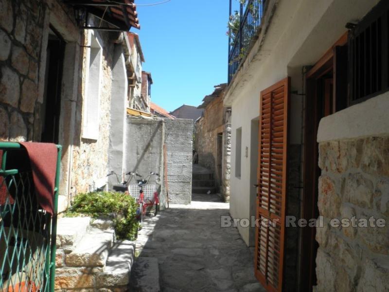 Casa in pietra ristrutturata, in vendita