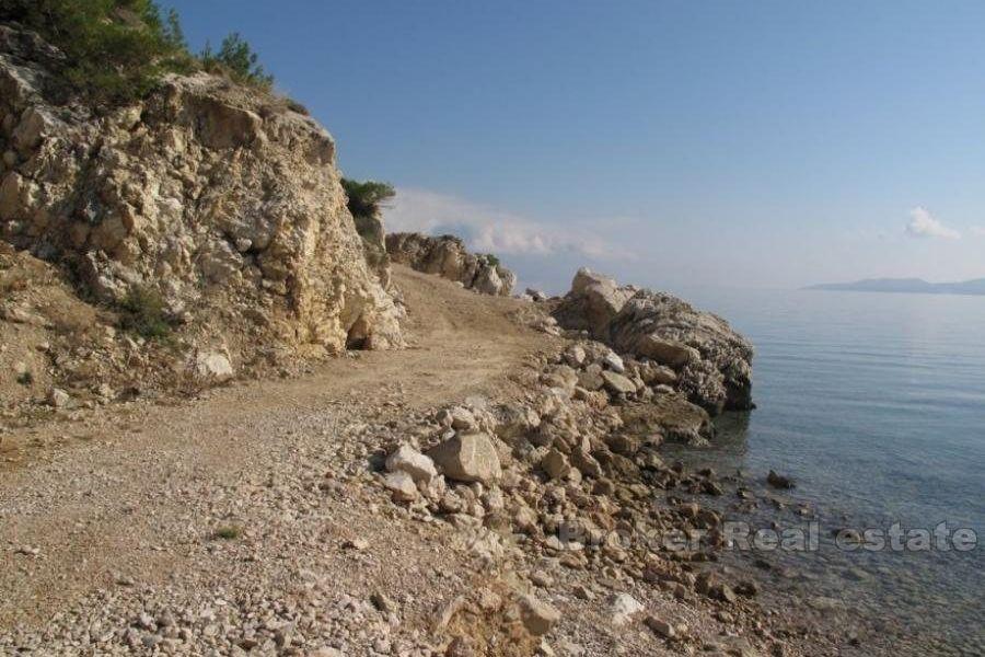 Terrain à bâtir première rangée à la mer, à vendre