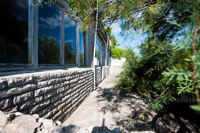 House by the sea, for sale