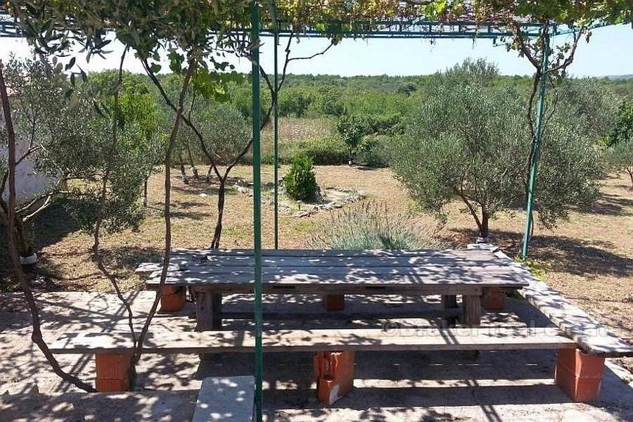 Casa con terreno, in vendita