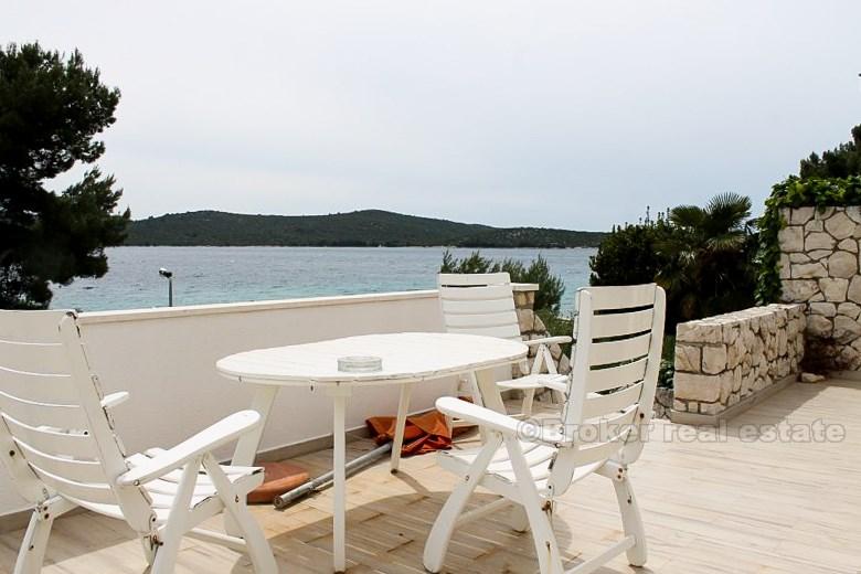 Casa fronte mare con garage