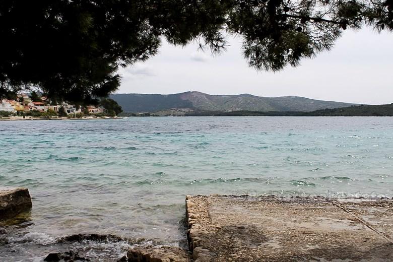 Kuća uz more s garažom