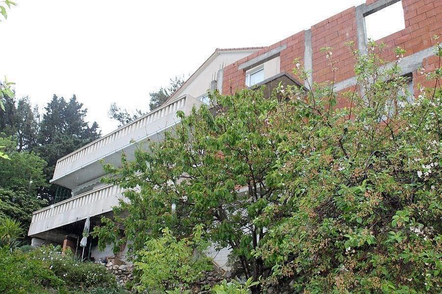 Parhus, till salu