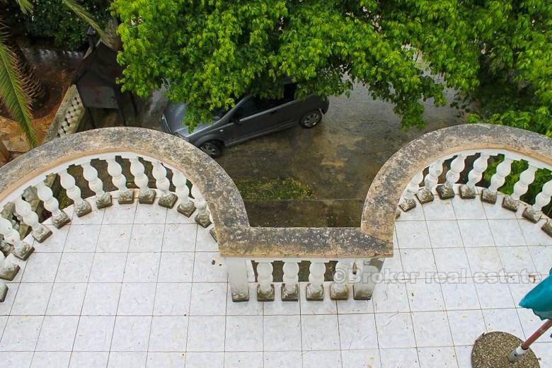 Kuća uz more, na prodaju