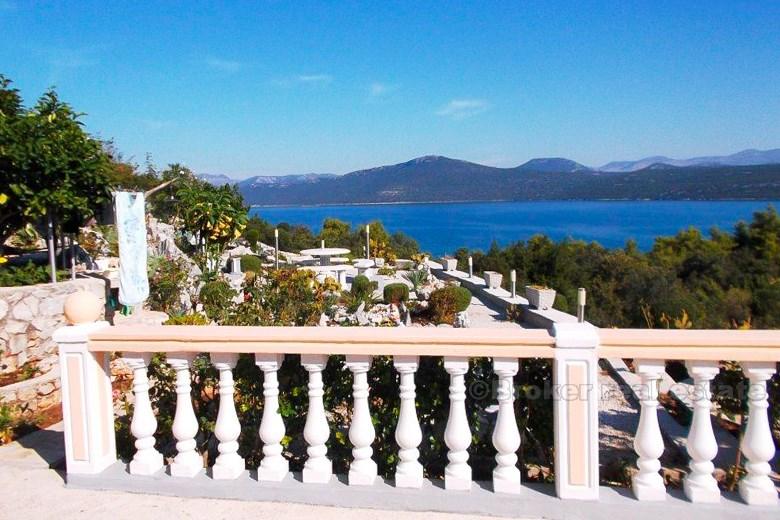 Villa nouvellement construite près de la mer, à vendre