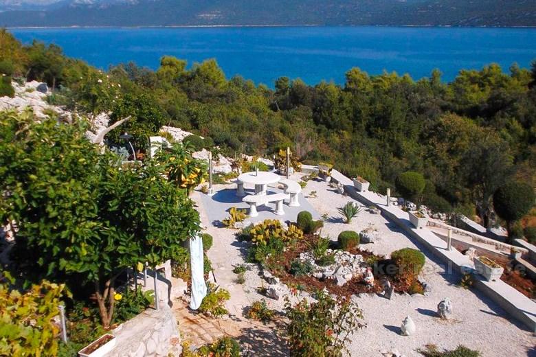 Nybyggd villa vid havet, till försäljning