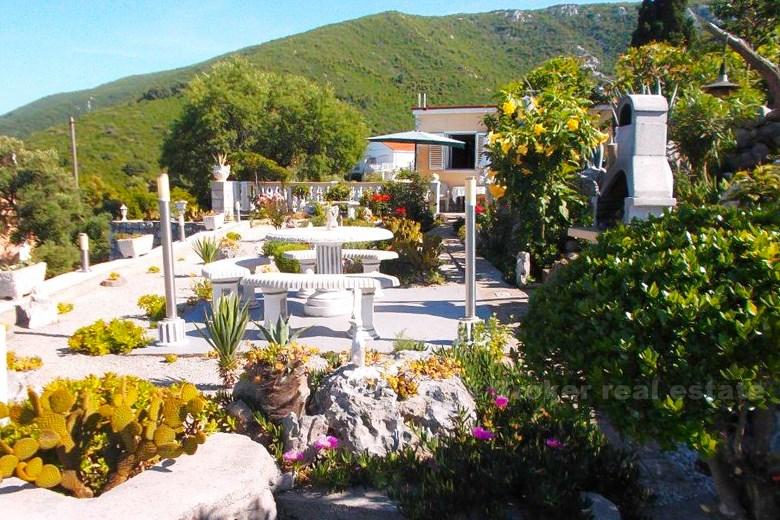 Villa nouvellement construite près de la mer, à vendre