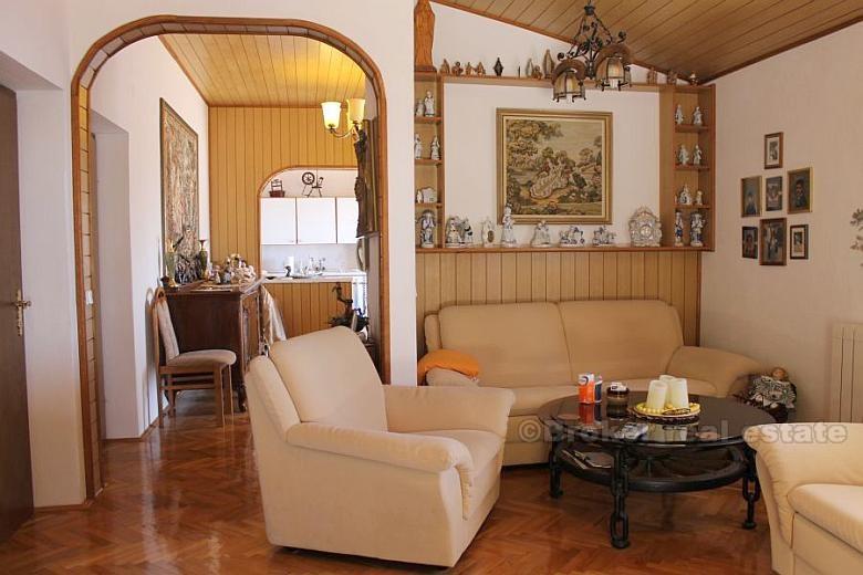 Appartement à deux chambres, à vendre