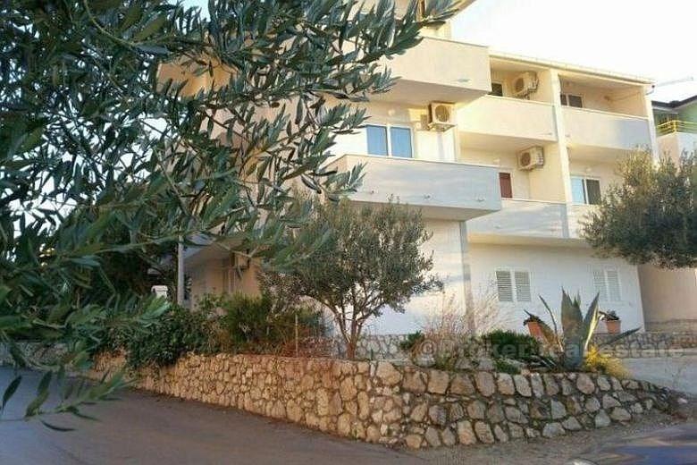 Dom z apartamentami
