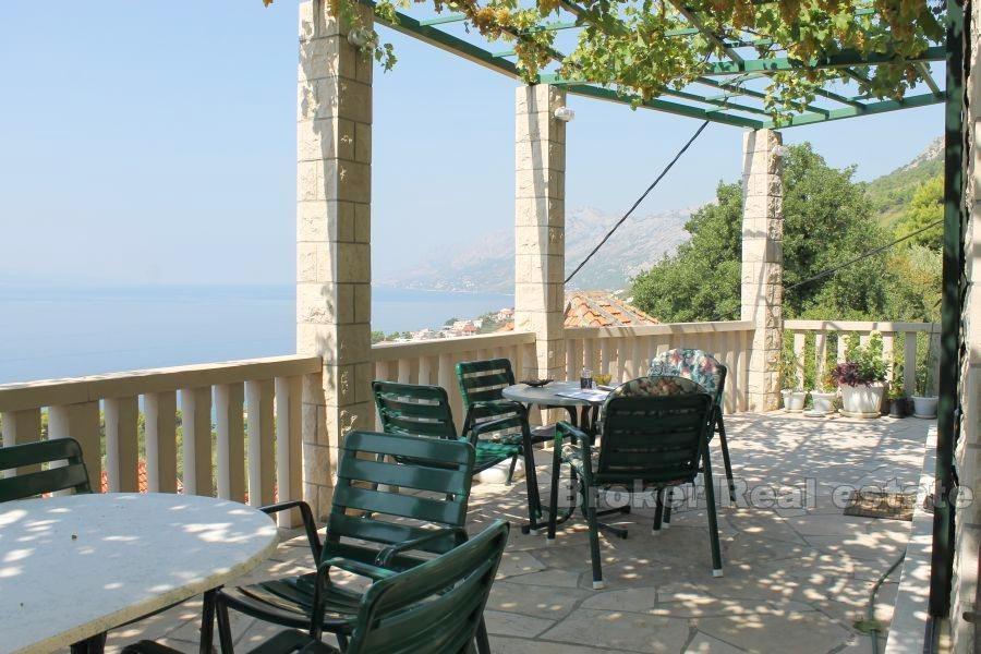 Kamienny dom, na sprzedaż