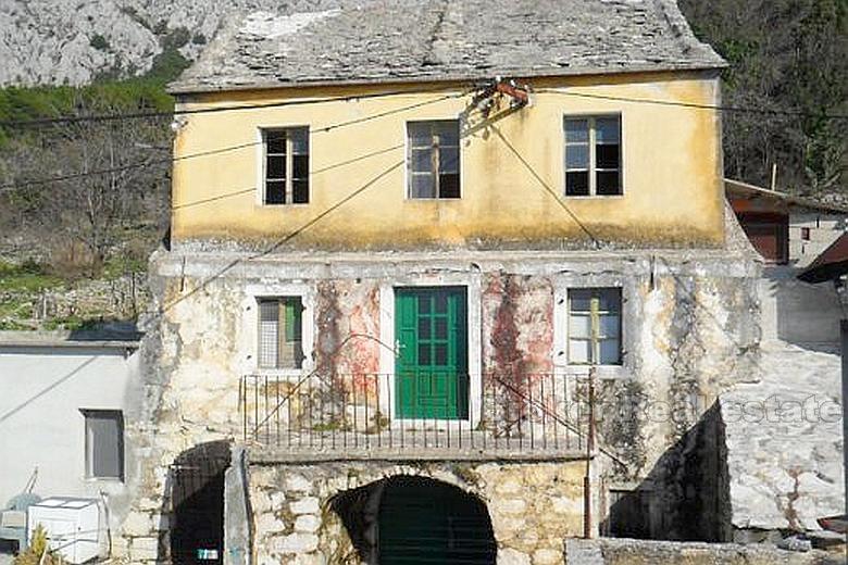 Stone house, for sale