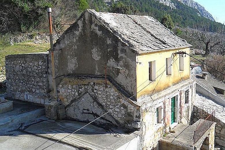 Stone house, for sale