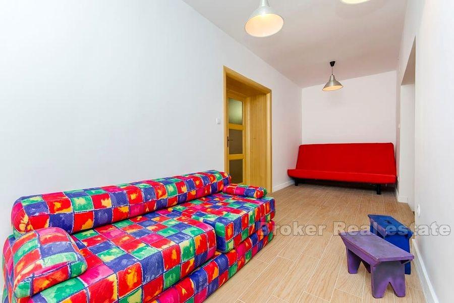 Komplett renovierte und möblierte Wohnung zu verkaufen
