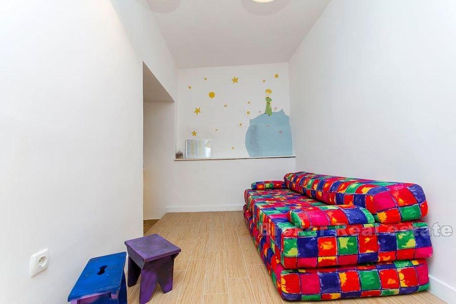 Fullt renoverad och möblerad lägenhet till salu