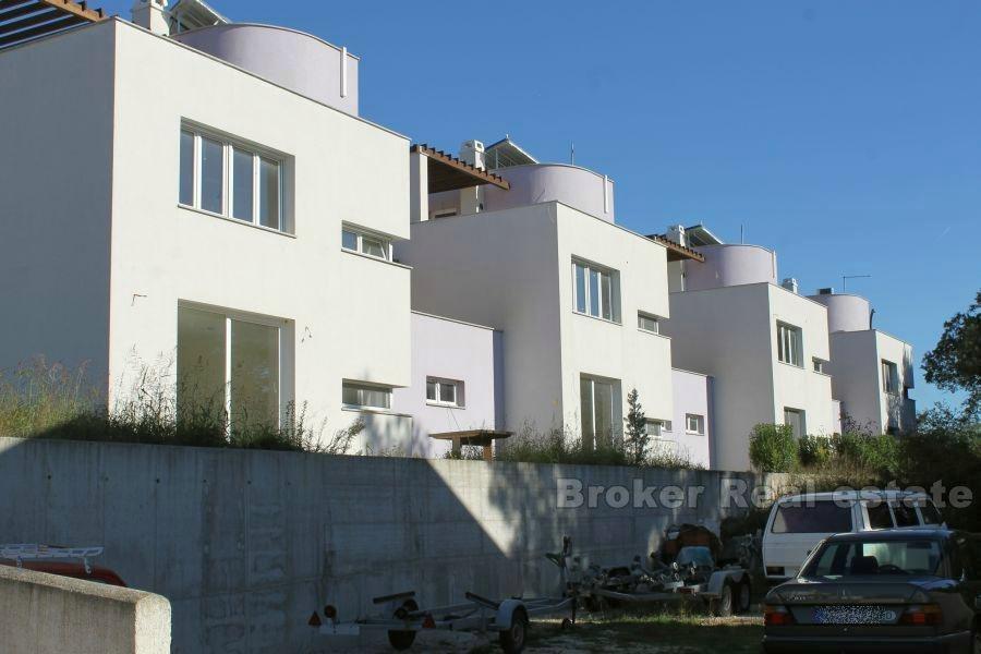 Nybyggd villa, till salu