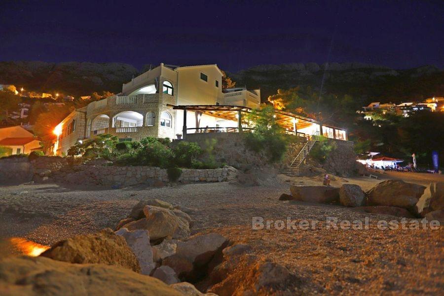 Detached house with restaurant, for sale