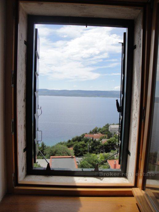 Casa in pietra, ristrutturata, in vendita