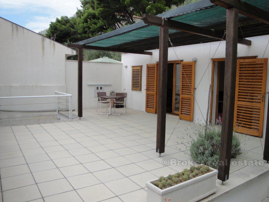 Casa in pietra, ristrutturata, in vendita