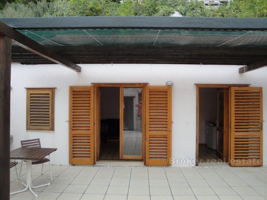 Stenhus, renovert, til salgs