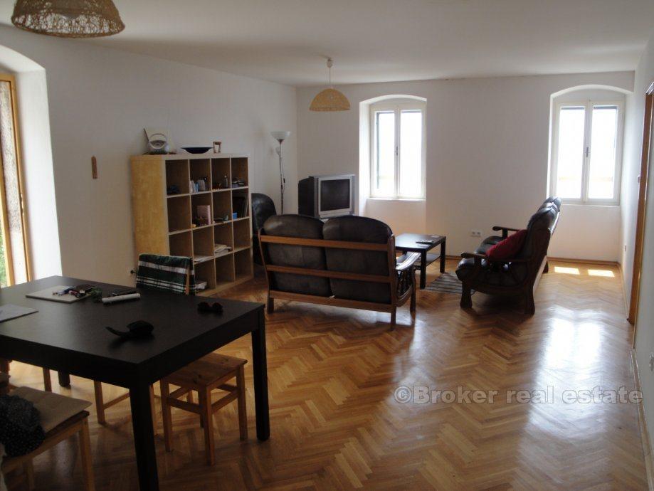 Stone house, renovated, for sale