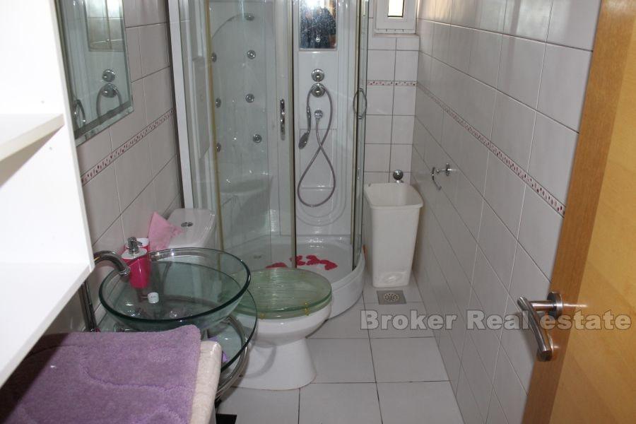 Die Hälfte der Doppelhaushälfte, zum Verkauf