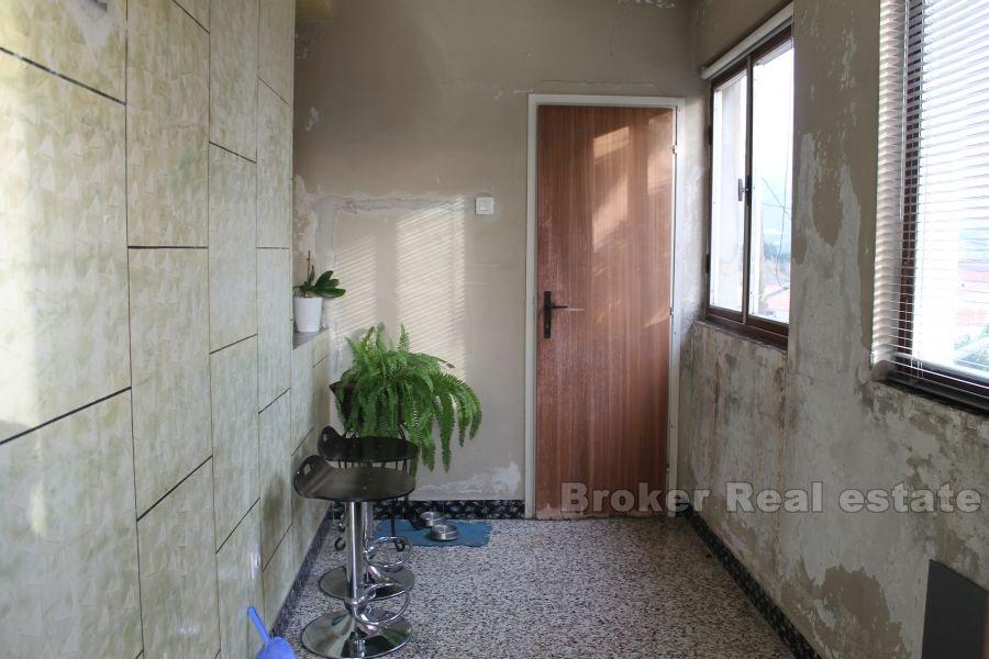 Metà della casa bifamiliare semi-indipendente, in vendita