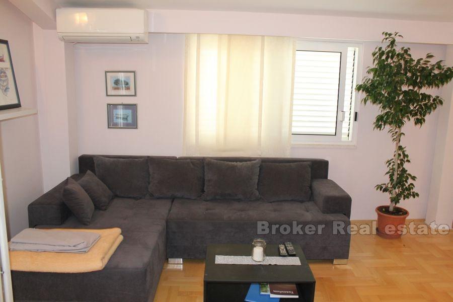 Половина полуотдельного семейного дома, на продажу