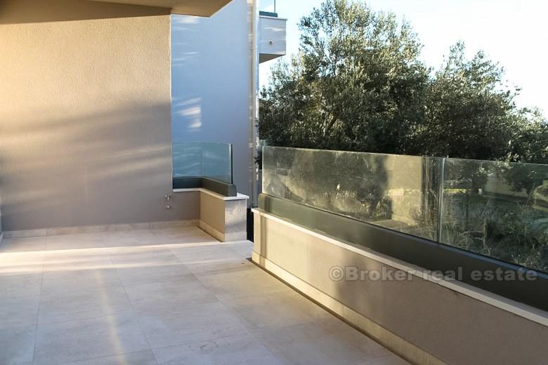 Appartements de deux chambres dans un immeuble neuf, à vendre