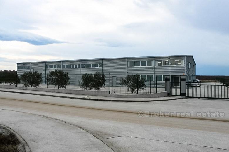 Sklad, výrobní hala o velikosti 1800 m2, na prodej