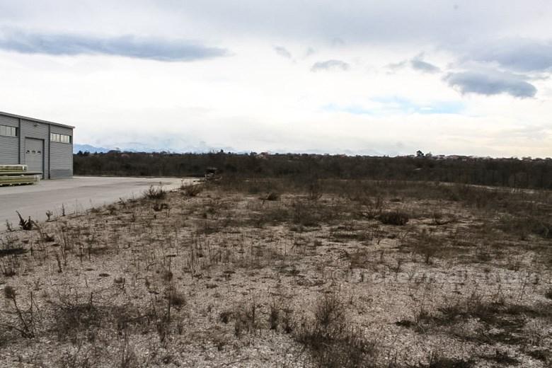 Sklad, výrobní hala o velikosti 1800 m2, na prodej