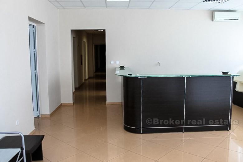 Sklad, výrobní hala o velikosti 1800 m2, na prodej