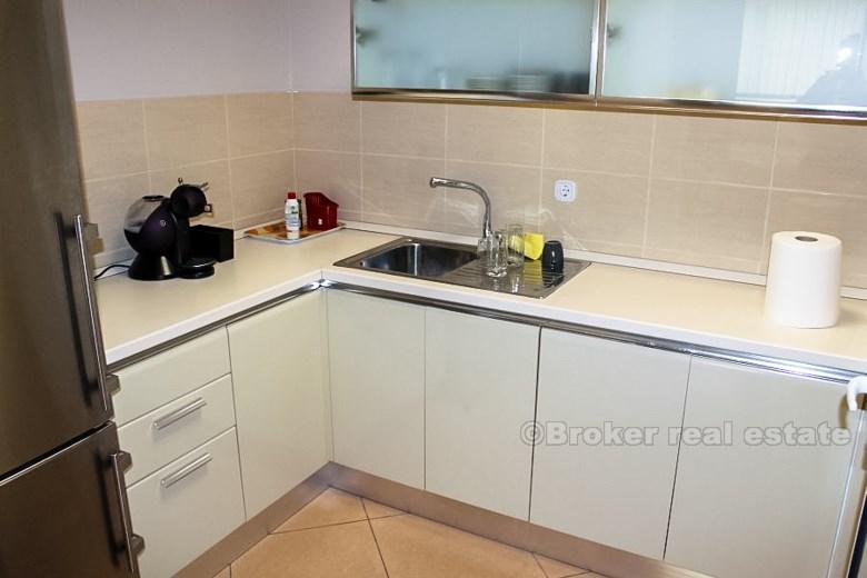 Sklad, výrobní hala o velikosti 1800 m2, na prodej