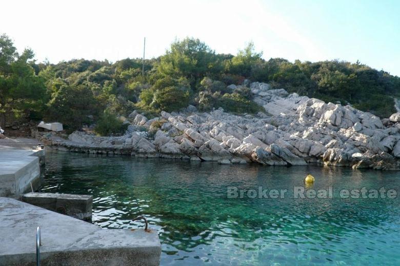 Kamienne ruiny nad morzem, na sprzedaż