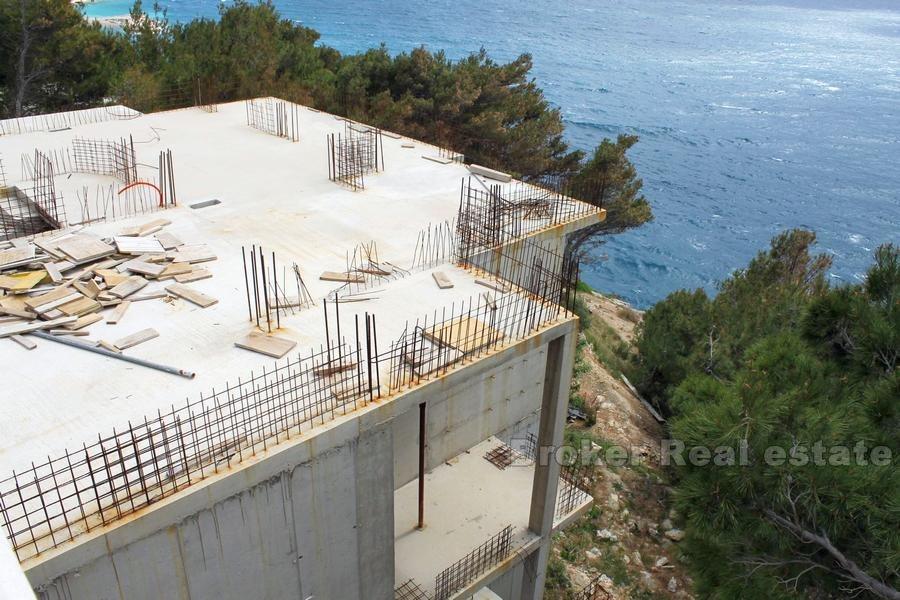 Hus, oavslutat, till salu, Brela