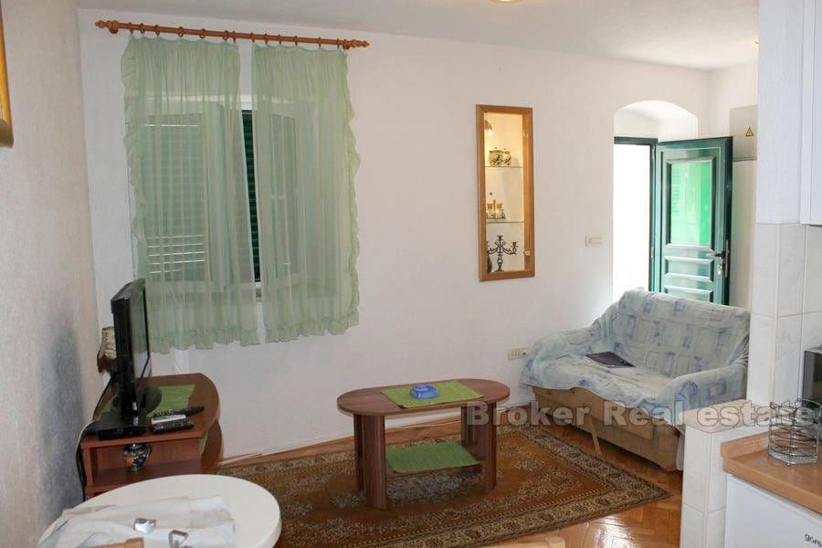 Dom z rzędu, Baška Voda