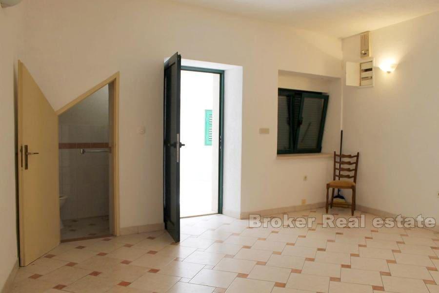 Dom z rzędu, Baška Voda