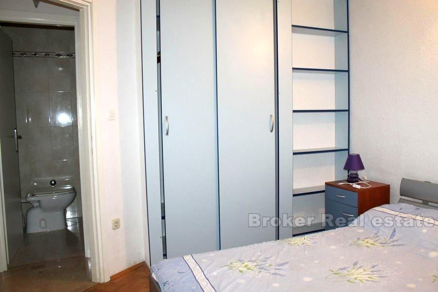 Dom z rzędu, Baška Voda