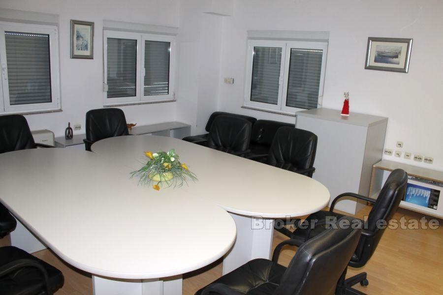 Buisness byggnad till salu