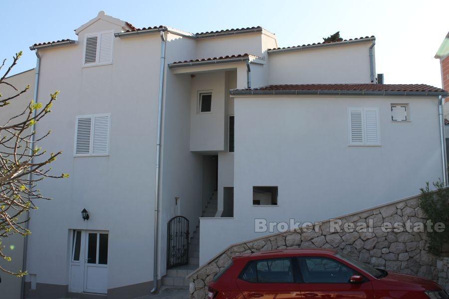 Maison à deux étages, à vendre