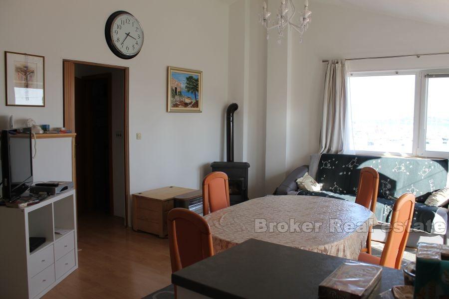 Maison à deux étages, à vendre