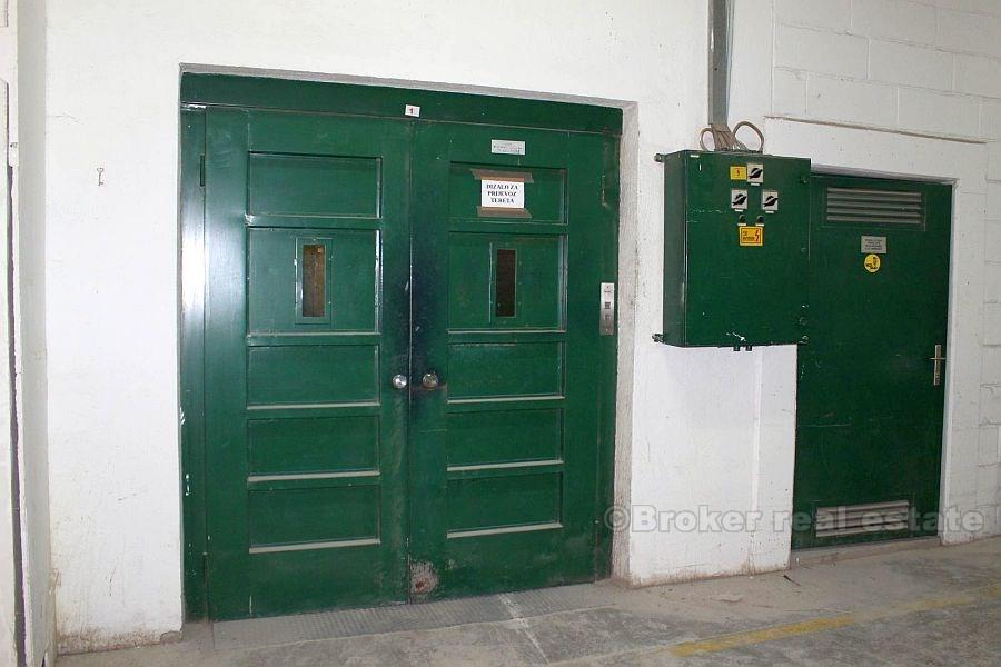 Kroatien Immobilien, Split Bereich, 300 qm Lager, zum Verkauf