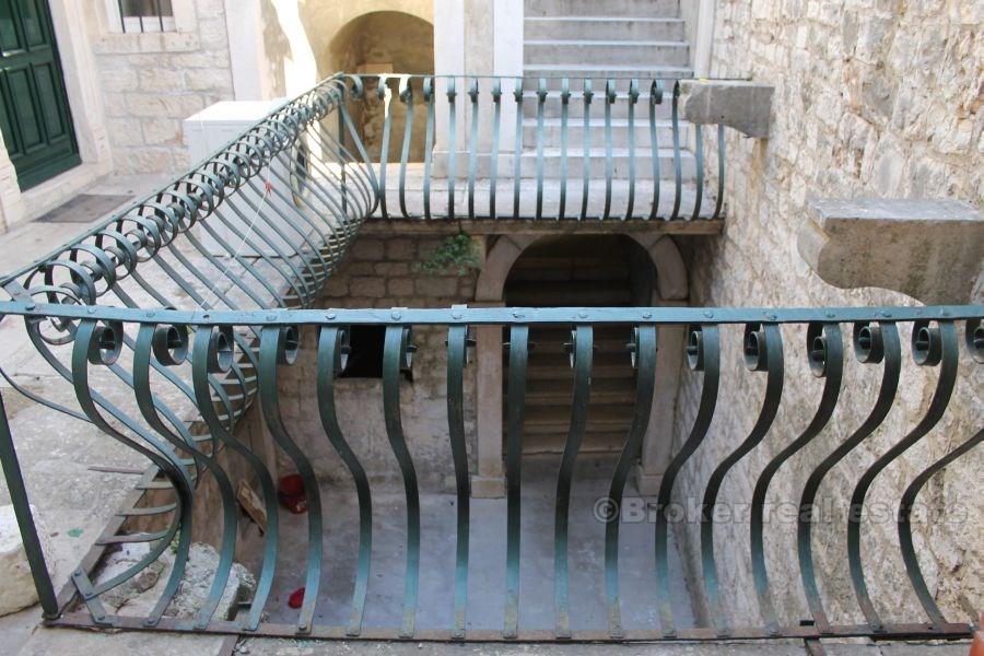 Deux appartements, à vendre