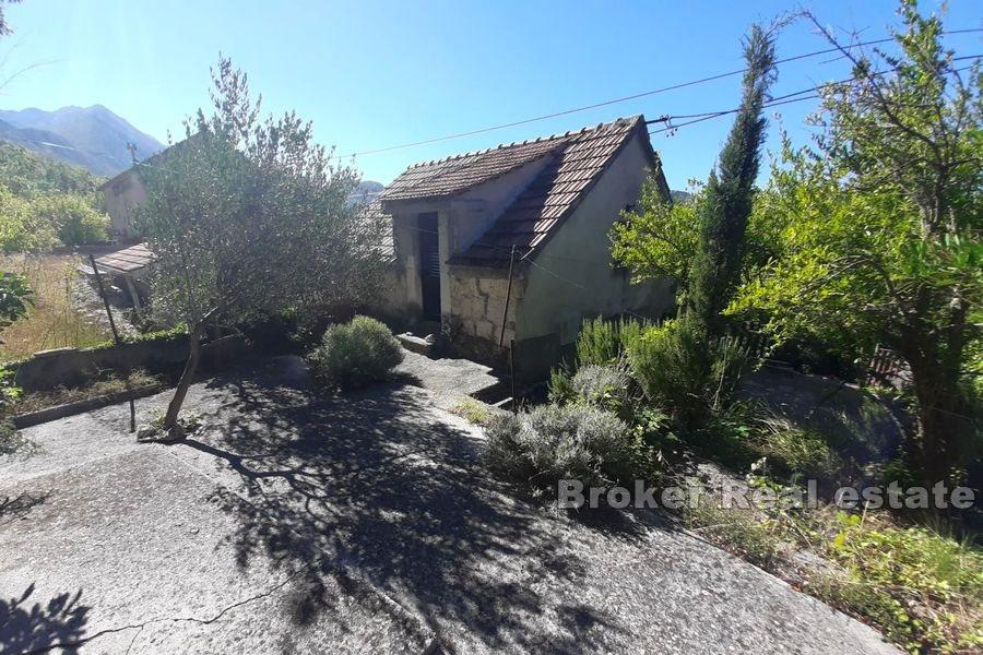 Gammelt steinhus, til salgs