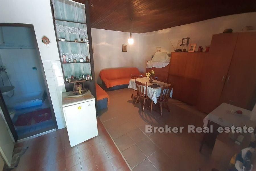 Vecchia casa in pietra, in vendita