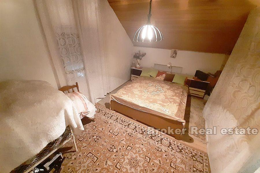 Gammelt steinhus, til salgs