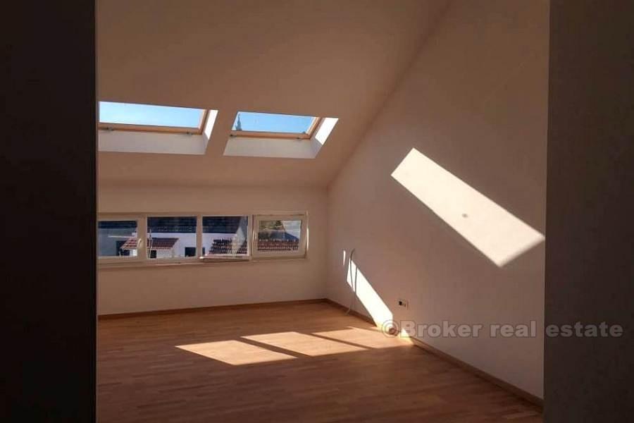 Appartement de deux chambres à coucher, à vendre