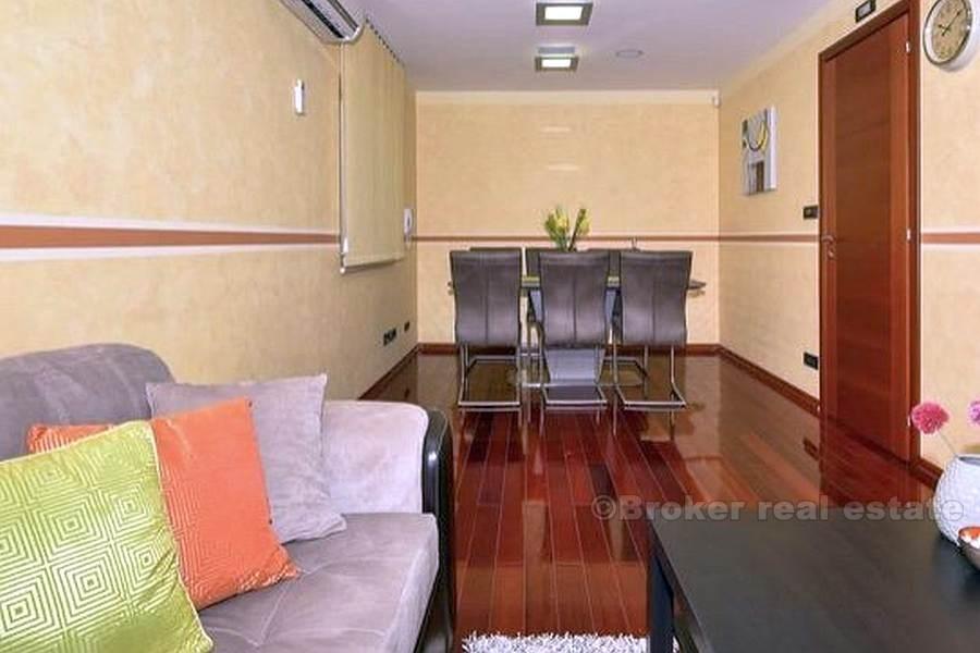 Трехкомнатная квартира, для продажи